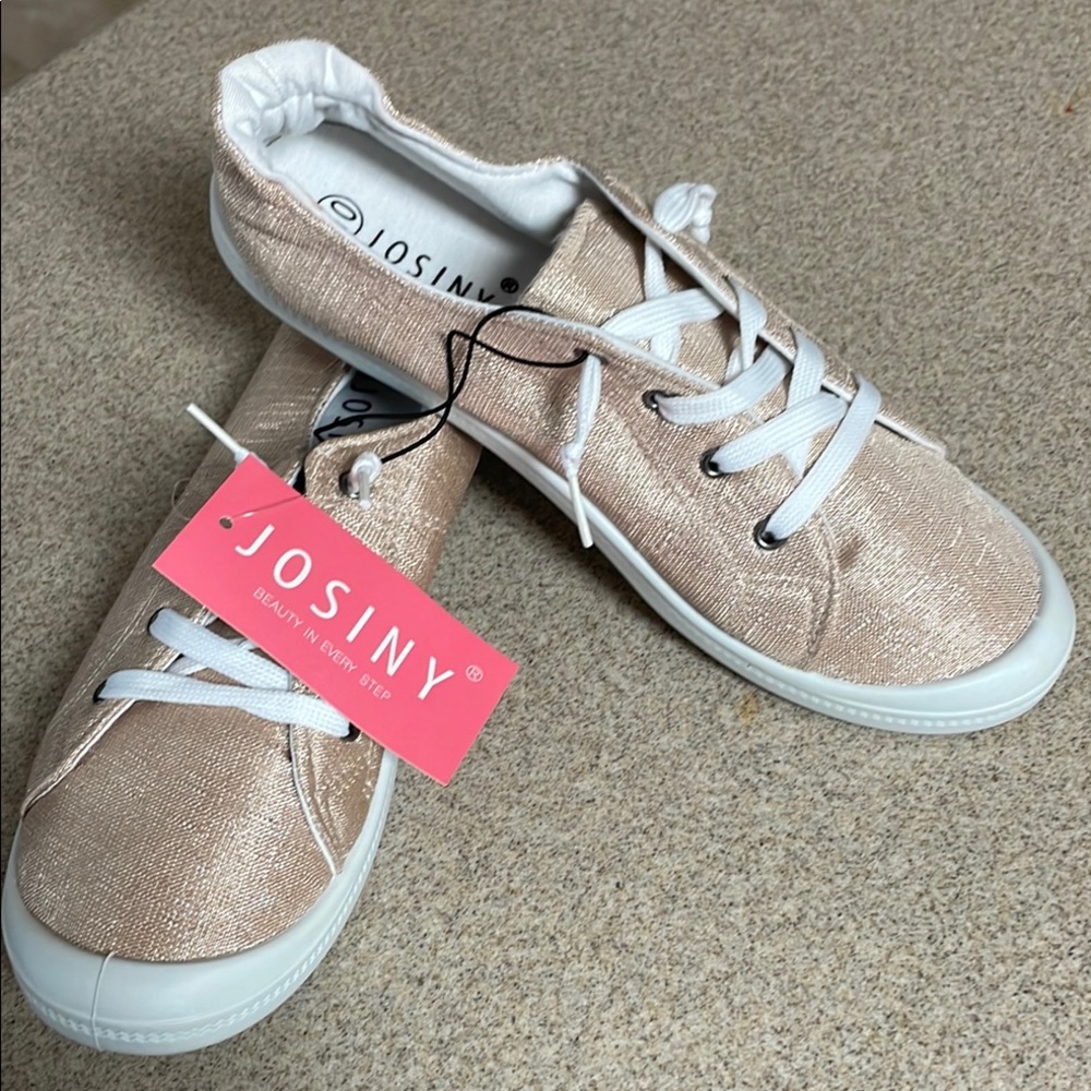 JOSINY Women’s sneaker size 10 in gold New With Tags